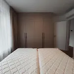 S Virivkou V Parku So Zahradou A Garazovym Parkovanim * Nagyszombat