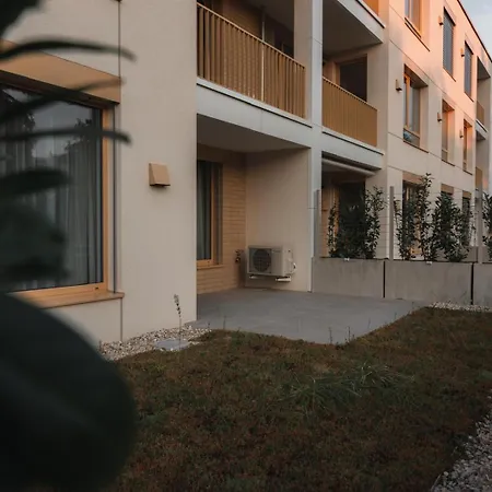 S Vírivkou V Parku So Záhradou A Garážovým Parkovaním Apartamento *