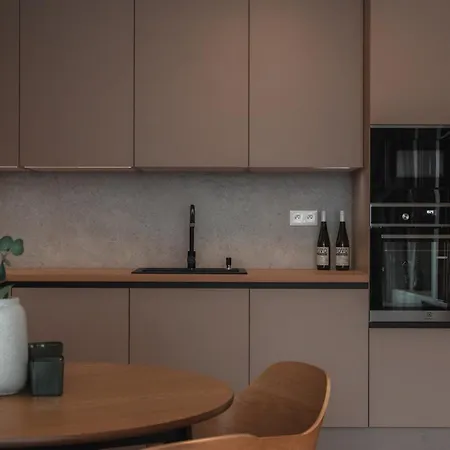 Apartman S Virivkou V Parku So Zahradou A Garazovym Parkovanim *