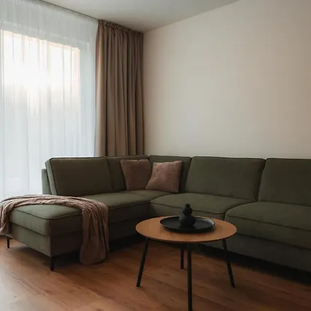 Apartmán S Vírivkou V Parku So Záhradou A Garážovým Parkovaním *