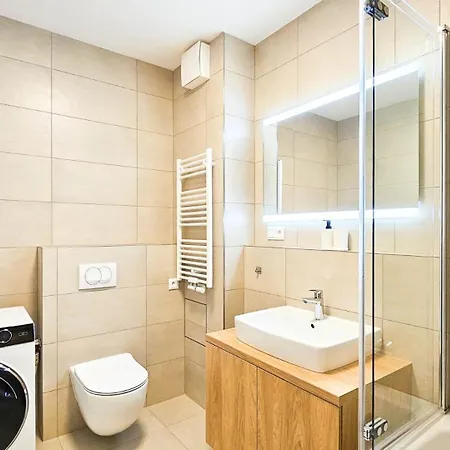Klimatizovany Apartman V Parku So Zahradou A Garazovym Parkovanim *