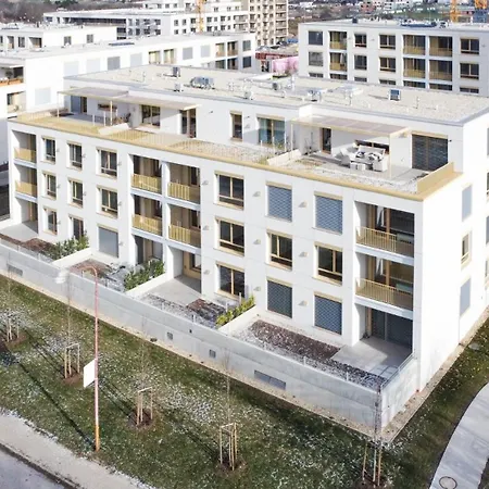 Klimatizovany Apartman V Parku So Zahradou A Garazovym Parkovanim *