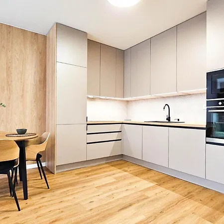 Klimatizovany Apartman V Parku So Zahradou A Garazovym Parkovanim