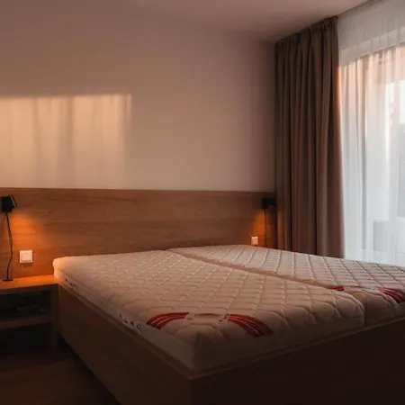 Apartmán S Vírivkou V Parku So Záhradou A Garážovým Parkovaním *