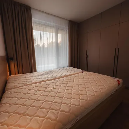 Apartmán S Vírivkou V Parku So Záhradou A Garážovým Parkovaním Trnava