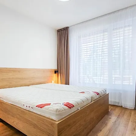 S Vírivkou V Parku So Záhradou A Garážovým Parkovaním * Trnava