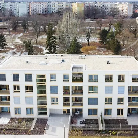 Apartamento S Vírivkou V Parku So Záhradou A Garážovým Parkovaním