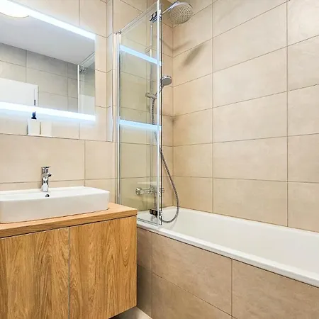Apartmán S Vírivkou V Parku So Záhradou A Garážovým Parkovaním Trnava