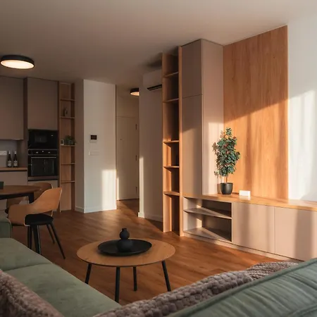 S Vírivkou V Parku So Záhradou A Garážovým Parkovaním Apartmán *