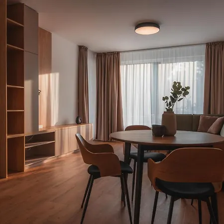 Klimatizovany Apartman V Parku So Zahradou A Garazovym Parkovanim Lejlighed Trnava