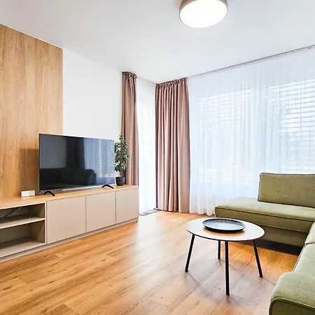 Klimatizovany Apartman V Parku So Zahradou A Garazovym Parkovanim *
