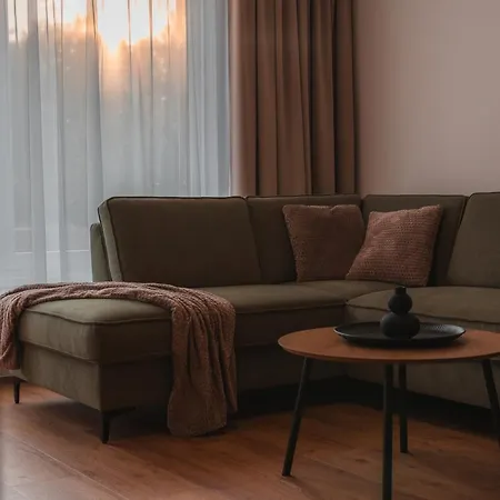 S Vírivkou V Parku So Záhradou A Garážovým Parkovaním Apartmán Trnava