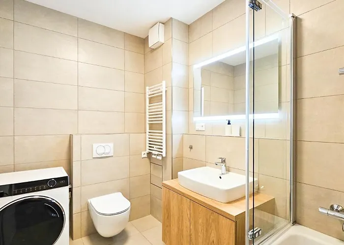 Apartman S Virivkou V Parku So Zahradou A Garazovym Parkovanim *