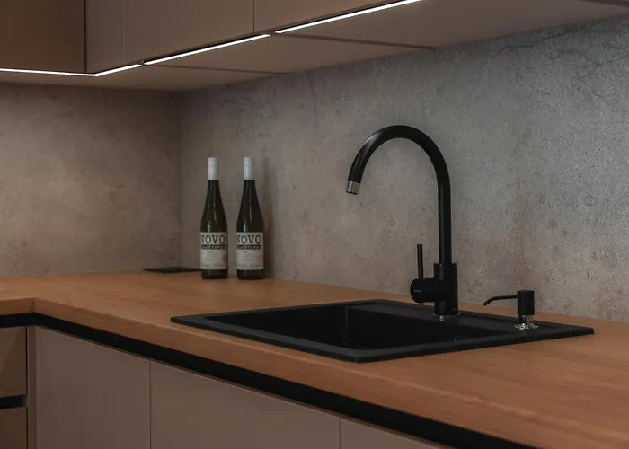 Apartman S Virivkou V Parku So Zahradou A Garazovym Parkovanim דירה