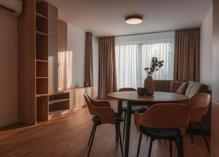 Apartman S Virivkou V Parku So Zahradou A Garazovym Parkovanim דירה טרנבה